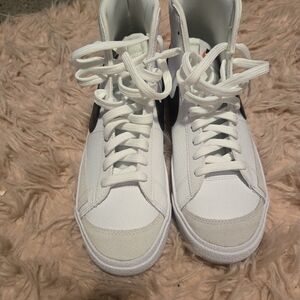 Nike White and Black Women's Sneakers